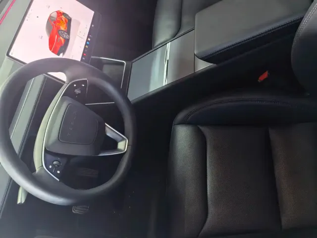 Tesla Model Y — Фото автомобиля 8