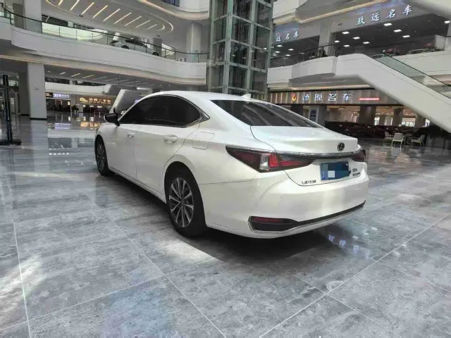 Lexus ES — Фото автомобиля 4