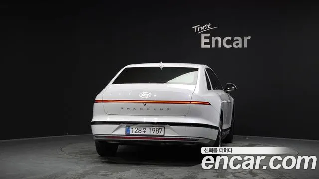 Hyundai Grandeur Grandeur (GN7) 2.5 Бензин 2WD — Фото автомобиля 2
