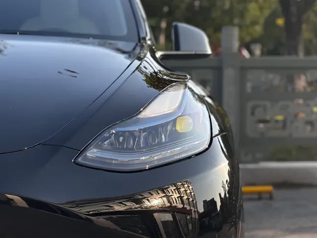 Tesla Model Y — Фото автомобиля 6