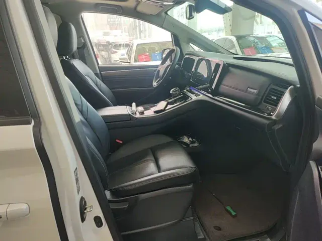 GAC Trumpchi M8 — Фото автомобиля 24