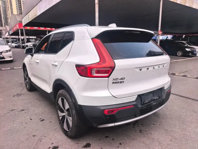 Volvo XC40 — Фото автомобиля 13