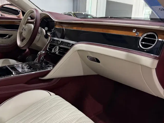 Bentley Flying Spur — Фото автомобиля 15