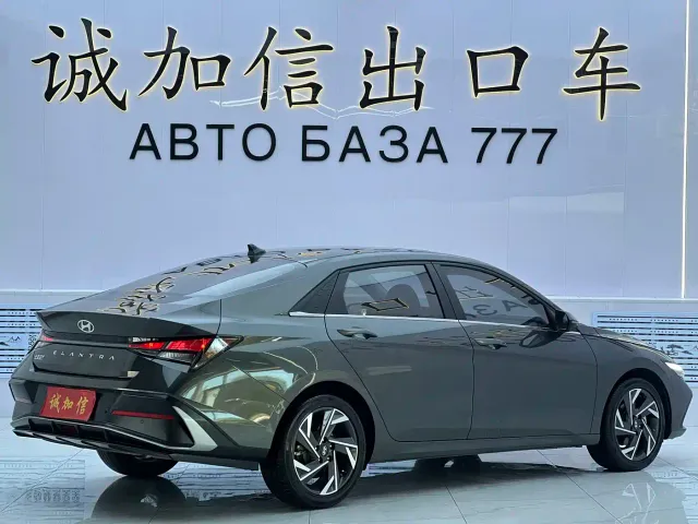 Hyundai Elantra — Фото автомобиля 4