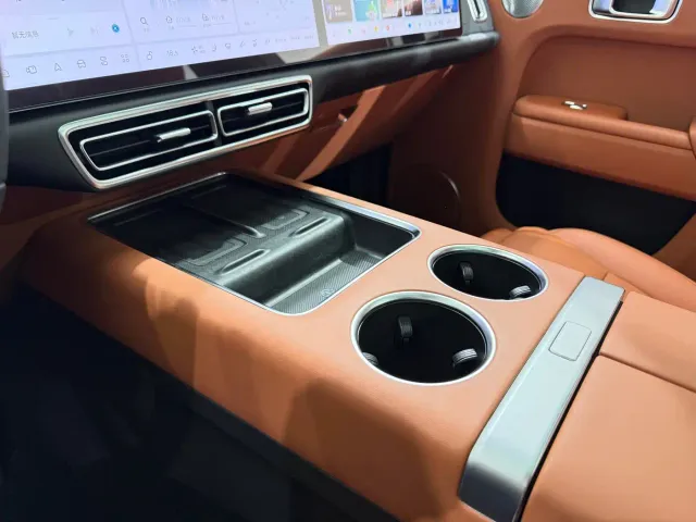 Li Auto L7 — Фото автомобиля 17