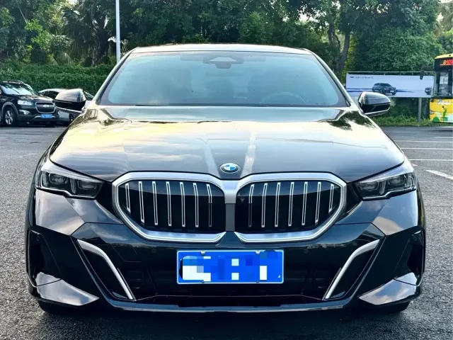 BMW 5 Series — Фото автомобиля 2