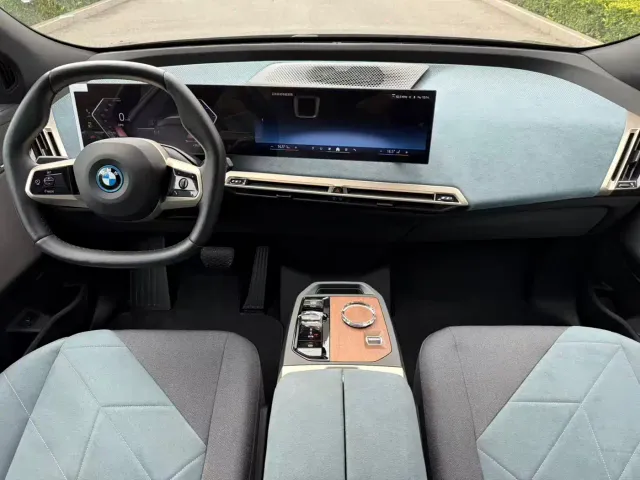 BMW iX — Фото автомобиля 9