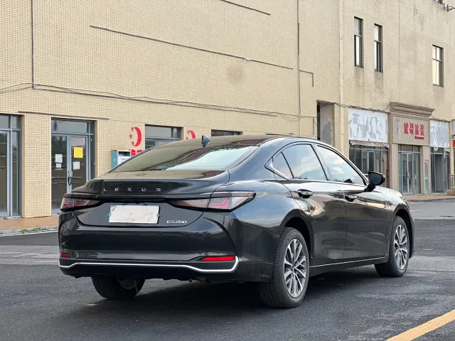 Lexus ES — Фото автомобиля 5