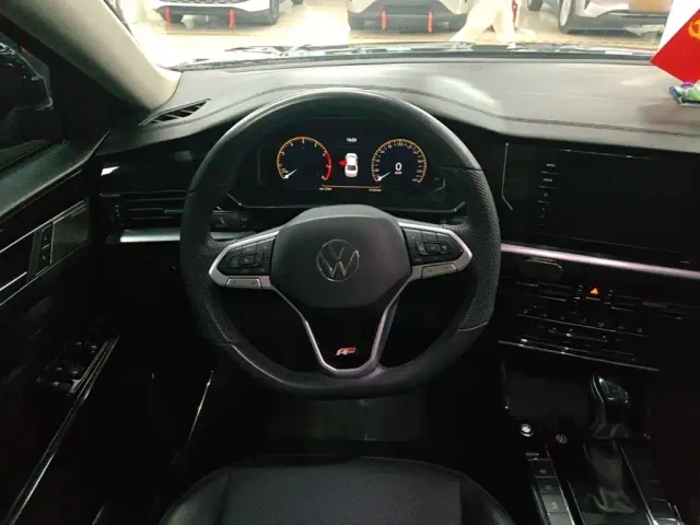 Volkswagen Passat — Фото автомобиля 10