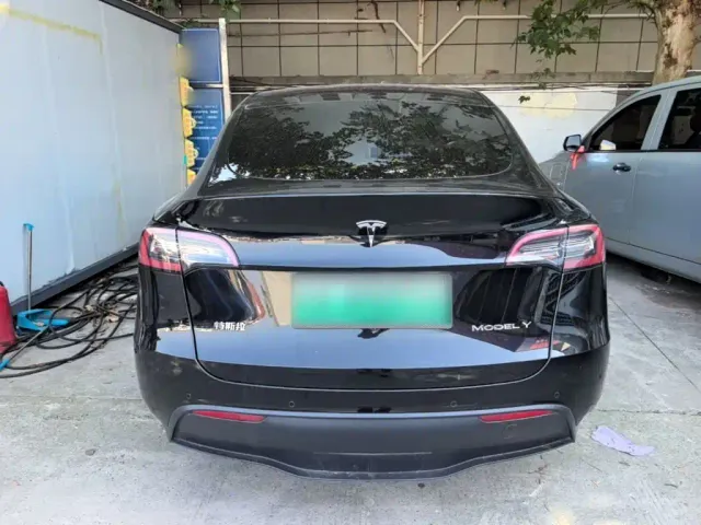Tesla Model Y — Фото автомобиля 5
