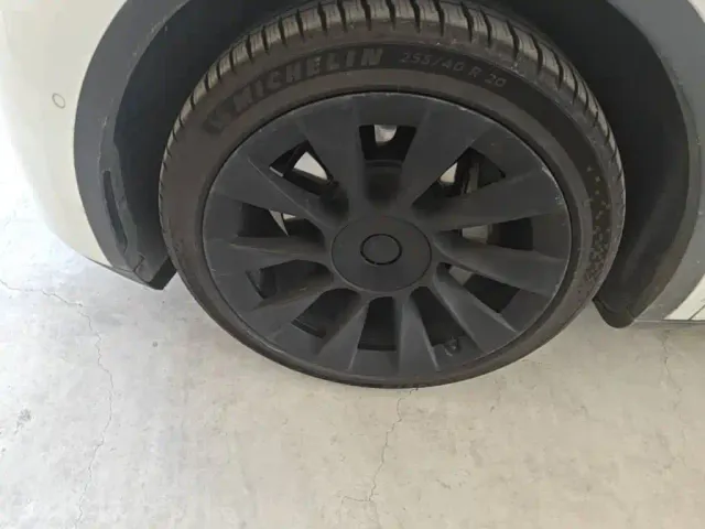 Tesla Model Y — Фото автомобиля 22