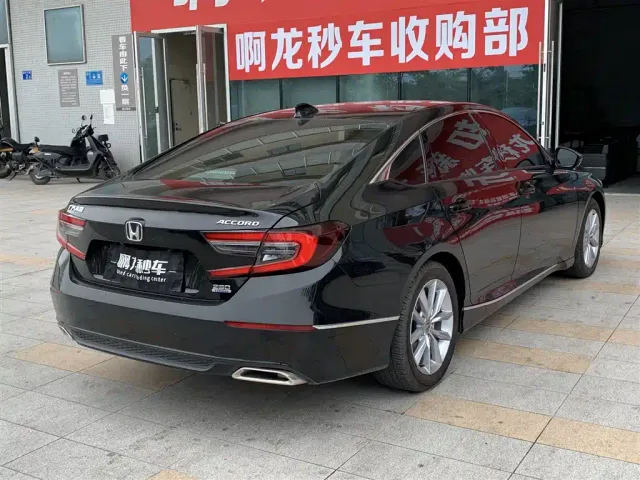 Honda Accord — Фото автомобиля 8