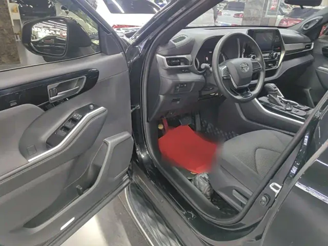 Toyota Highlander — Фото автомобиля 15