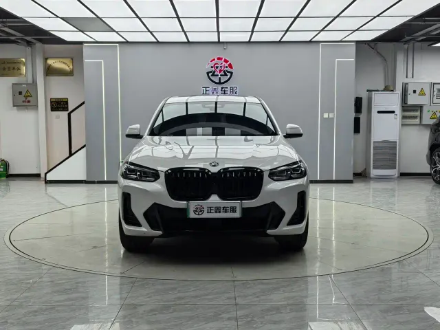 BMW iX3 — Фото автомобиля 2