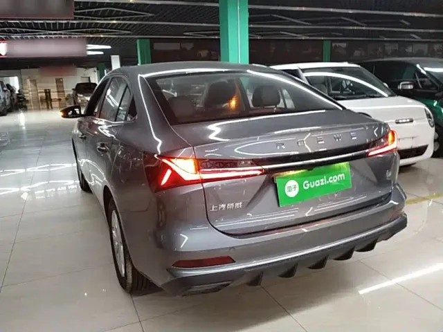 Roewe i5 — Фото автомобиля 4