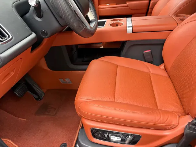 Li Auto L8 — Фото автомобиля 6