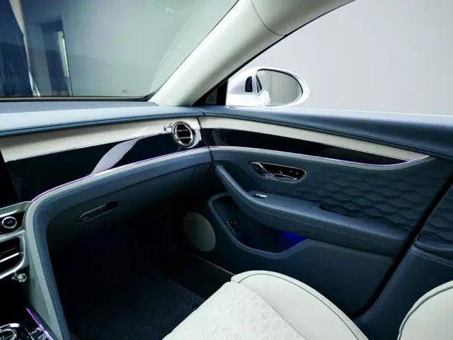 Bentley Flying Spur — Фото автомобиля 24