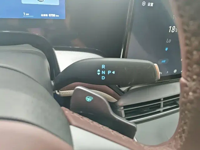 BYD Seal 07 DM-i — Фото автомобиля 13