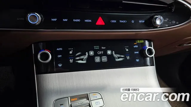 Genesis GV70 — Фото автомобиля 30