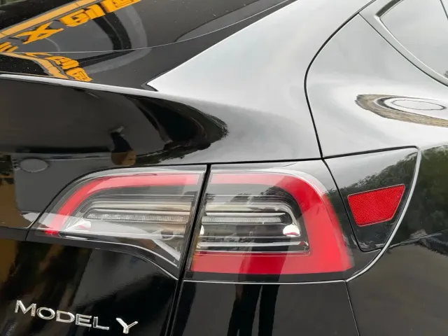 Tesla Model Y — Фото автомобиля 27