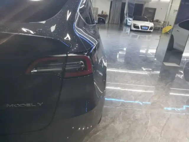 Tesla Model Y — Фото автомобиля 7