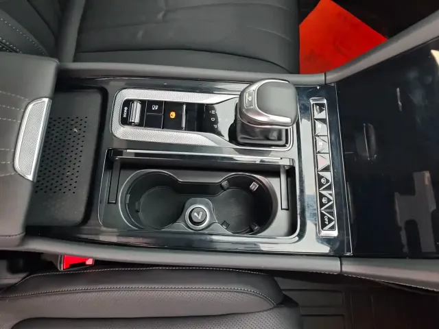 Hongqi H5 — Фото автомобиля 13