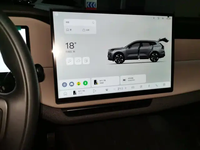 Volvo XC70 Plug-in Hybrid — Фото автомобиля 14