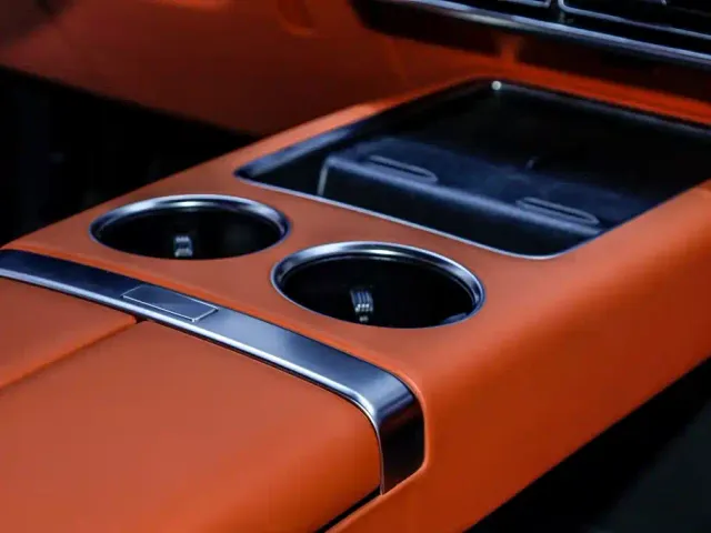 Li Auto L8 — Фото автомобиля 15