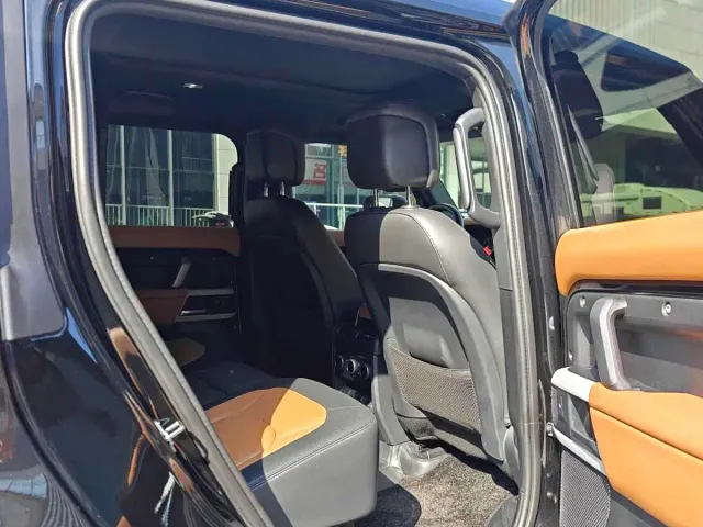 Land Rover Defender — Фото автомобиля 6