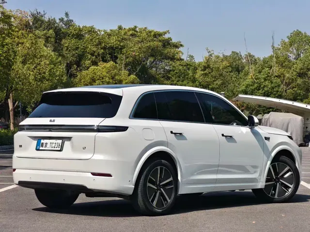 Li Auto L7 — Фото автомобиля 5