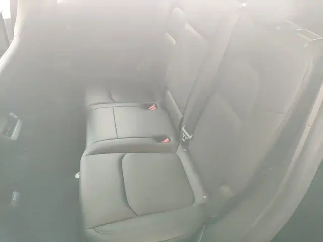 Tesla Model Y — Фото автомобиля 16