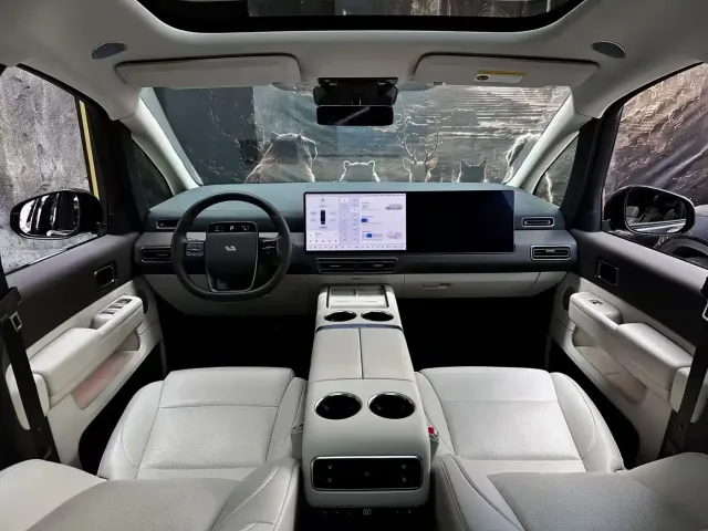 Li Auto MEGA — Фото автомобиля 11