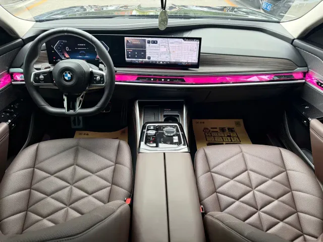 BMW 7 Series — Фото автомобиля 10