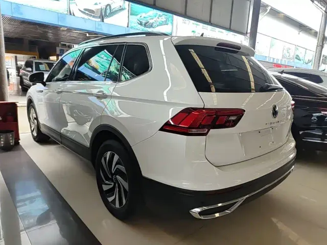Volkswagen Tiguan L — Фото автомобиля 4