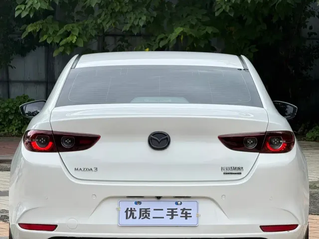 Mazda Axela — Фото автомобиля 9