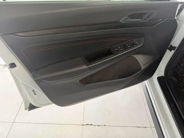 Volkswagen Golf GTI 2021 380TSI DSG GTI — Фото автомобиля 8