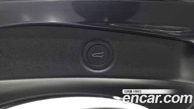Tesla Model 3 — Фото автомобиля 28