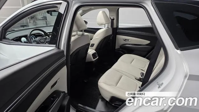 Hyundai Tucson Tucson (NX4) Бензин 1.6 турбо 2WD — Фото автомобиля 8