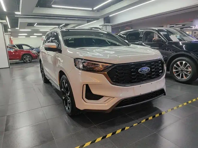 Ford Edge — Фото автомобиля 3
