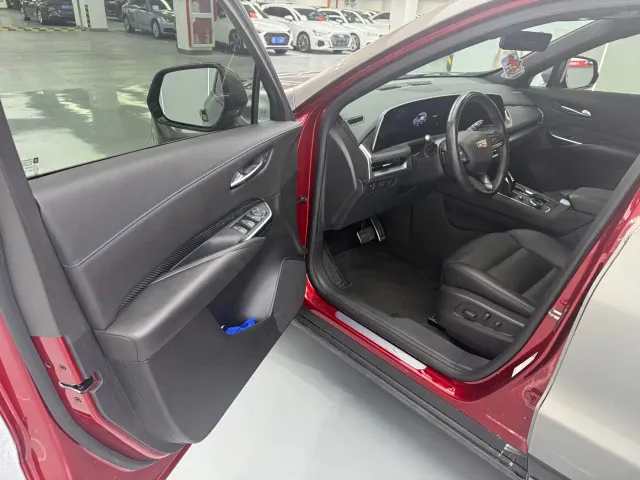 Cadillac XT4 — Фото автомобиля 8