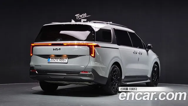 Kia Carnival Generation 4 — Фото автомобиля 2