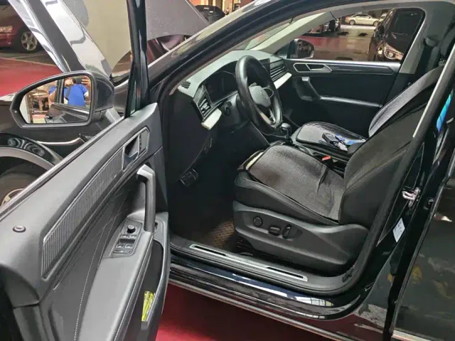 Volkswagen Tiguan L — Фото автомобиля 9