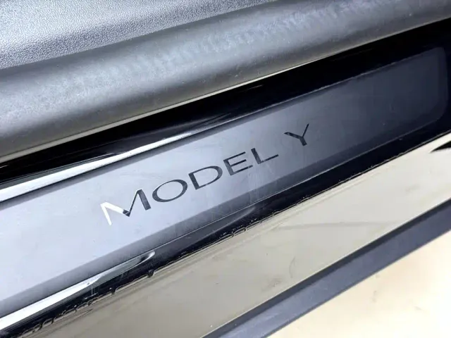 Tesla Model Y — Фото автомобиля 15