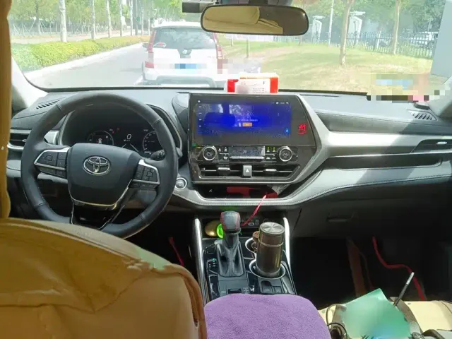 Toyota Highlander — Фото автомобиля 12