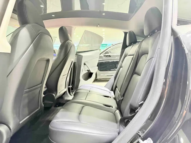 Tesla Model Y — Фото автомобиля 9