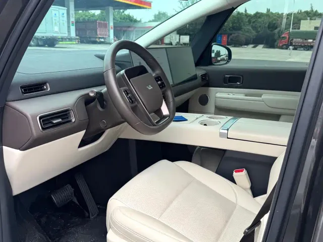 Li Auto MEGA — Фото автомобиля 4
