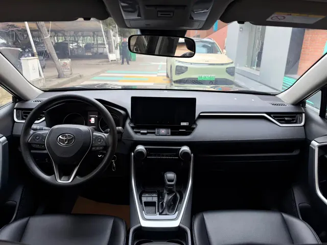 Toyota RAV4 — Фото автомобиля 5