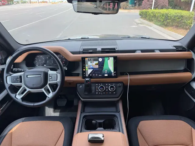 Land Rover Defender — Фото автомобиля 6