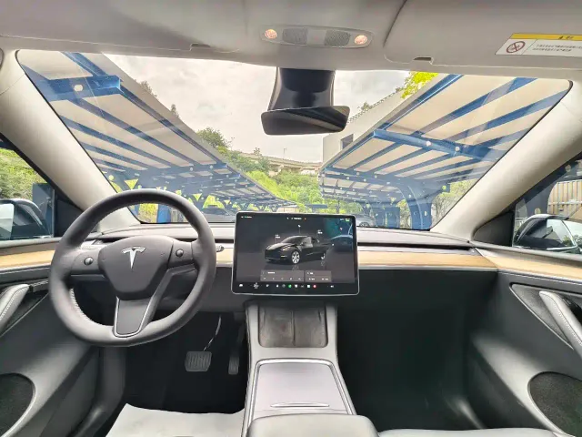 Tesla Model Y — Фото автомобиля 7