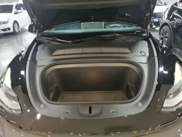 Tesla Model Y — Фото автомобиля 19